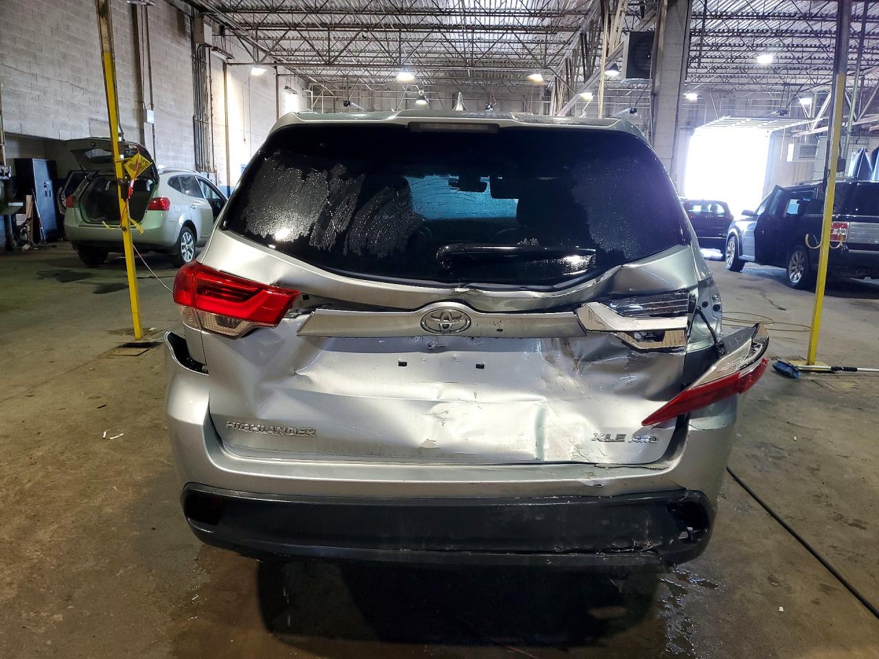 2018 TOYOTA HIGHLANDER XLE photo 16