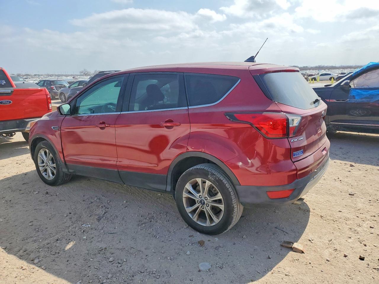 2019 FORD ESCAPE SE photo 2