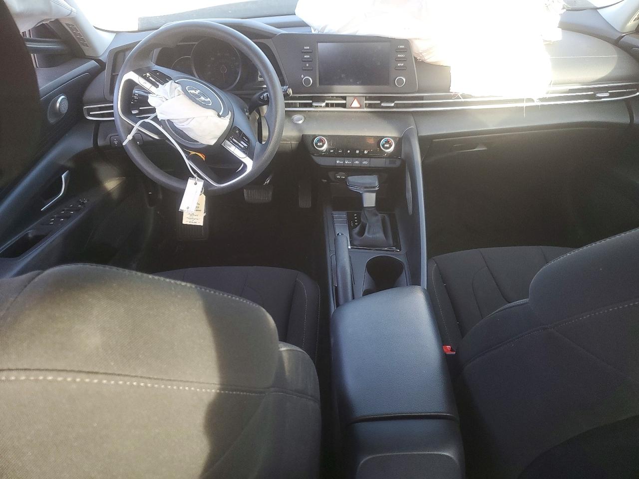 2023 HYUNDAI ELANTRA SEL photo 22