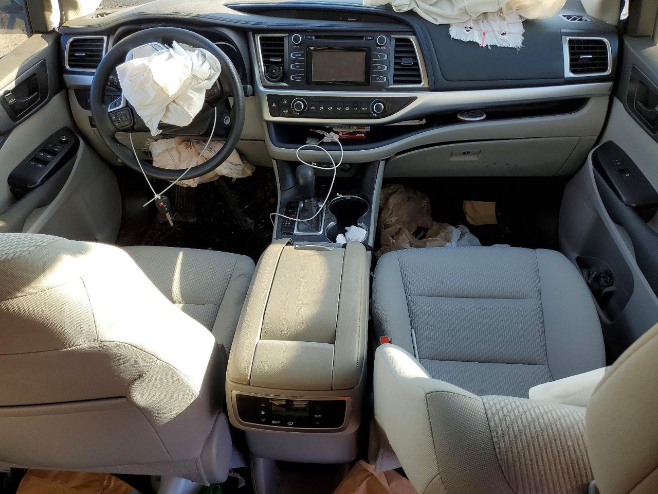 2019 TOYOTA HIGHLANDER LE photo 15