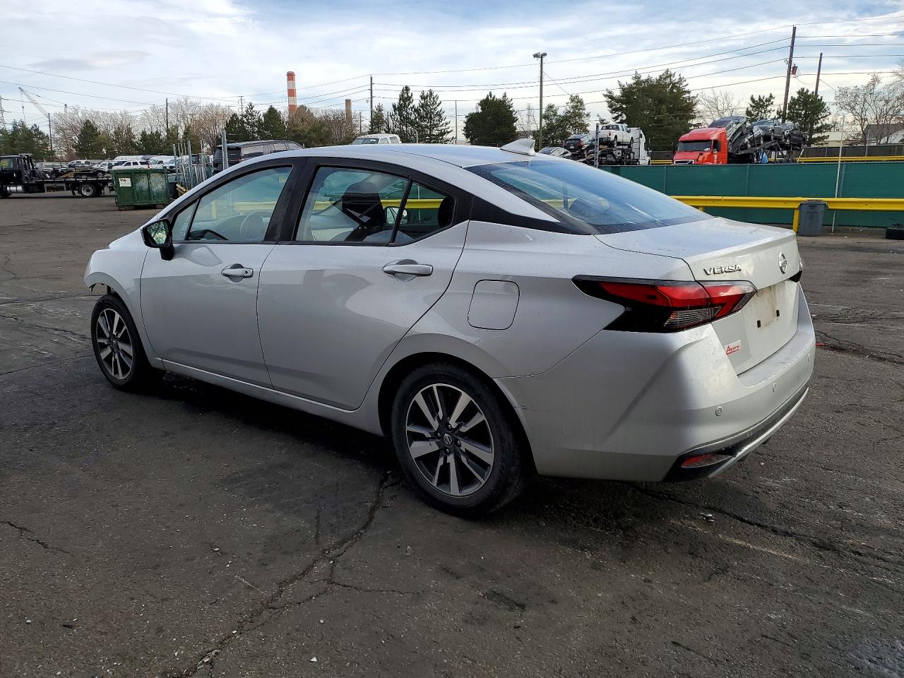 2021 NISSAN VERSA SV photo 3