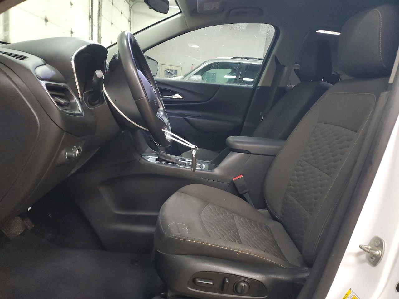 2020 CHEVROLET EQUINOX LT photo 13