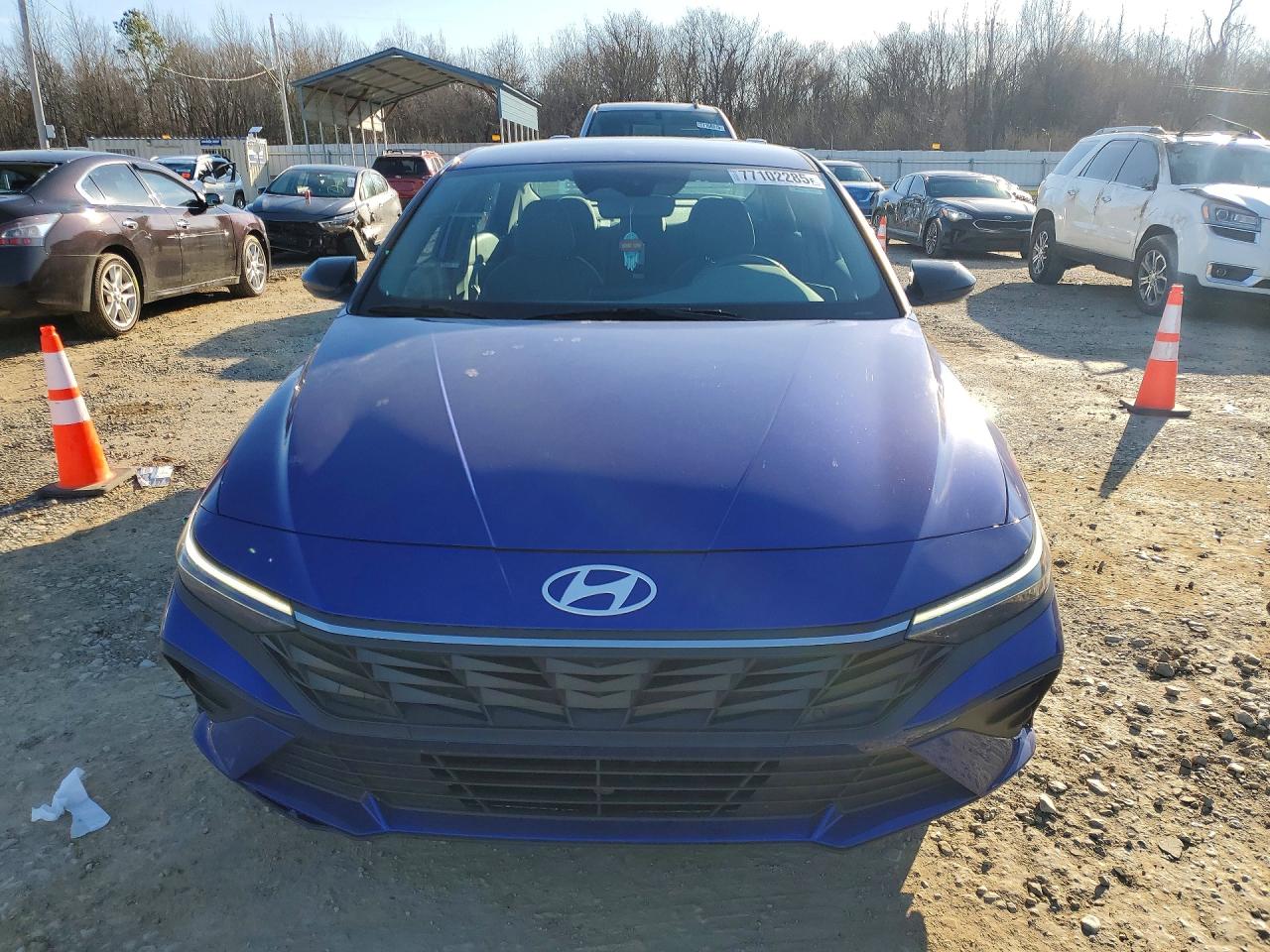 2025 HYUNDAI ELANTRA SEL SPORT photo 13
