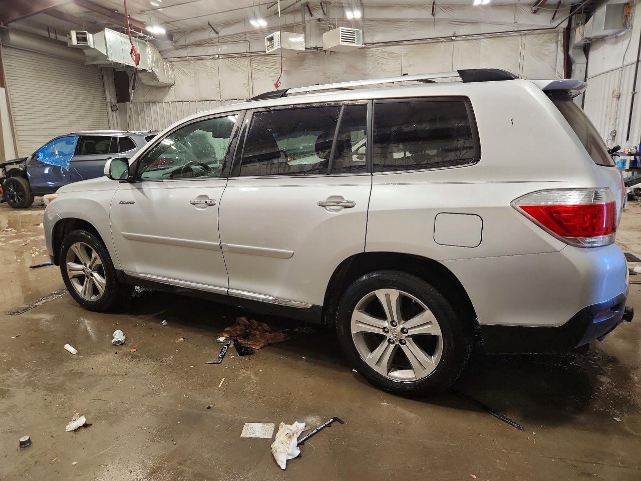 2011 TOYOTA HIGHLANDER LIMITED photo 3