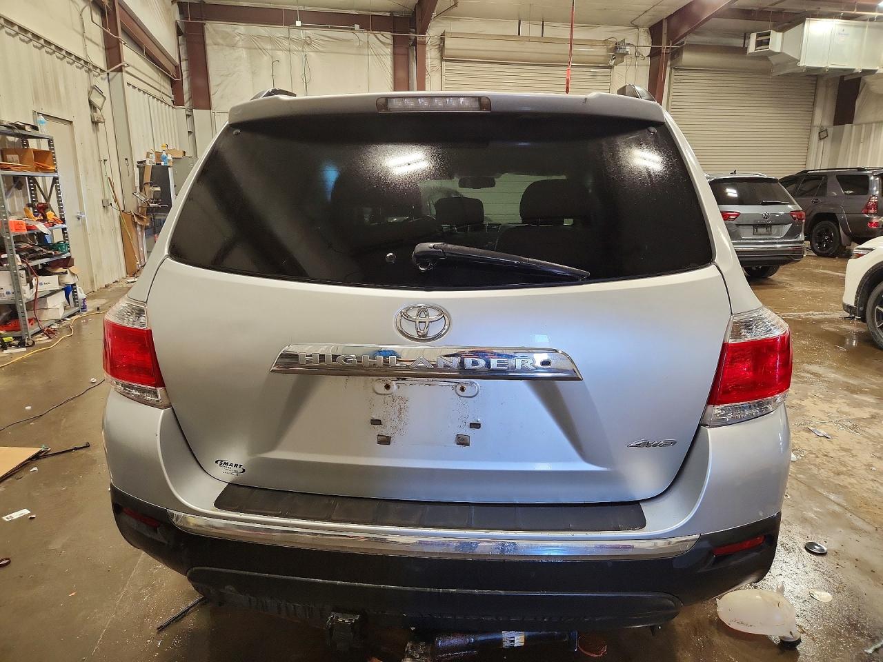 2011 TOYOTA HIGHLANDER LIMITED photo 11
