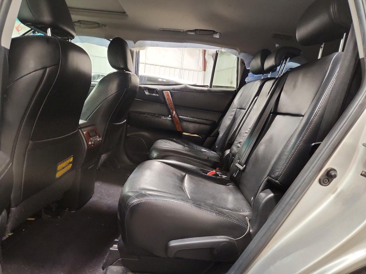 2011 TOYOTA HIGHLANDER LIMITED photo 21