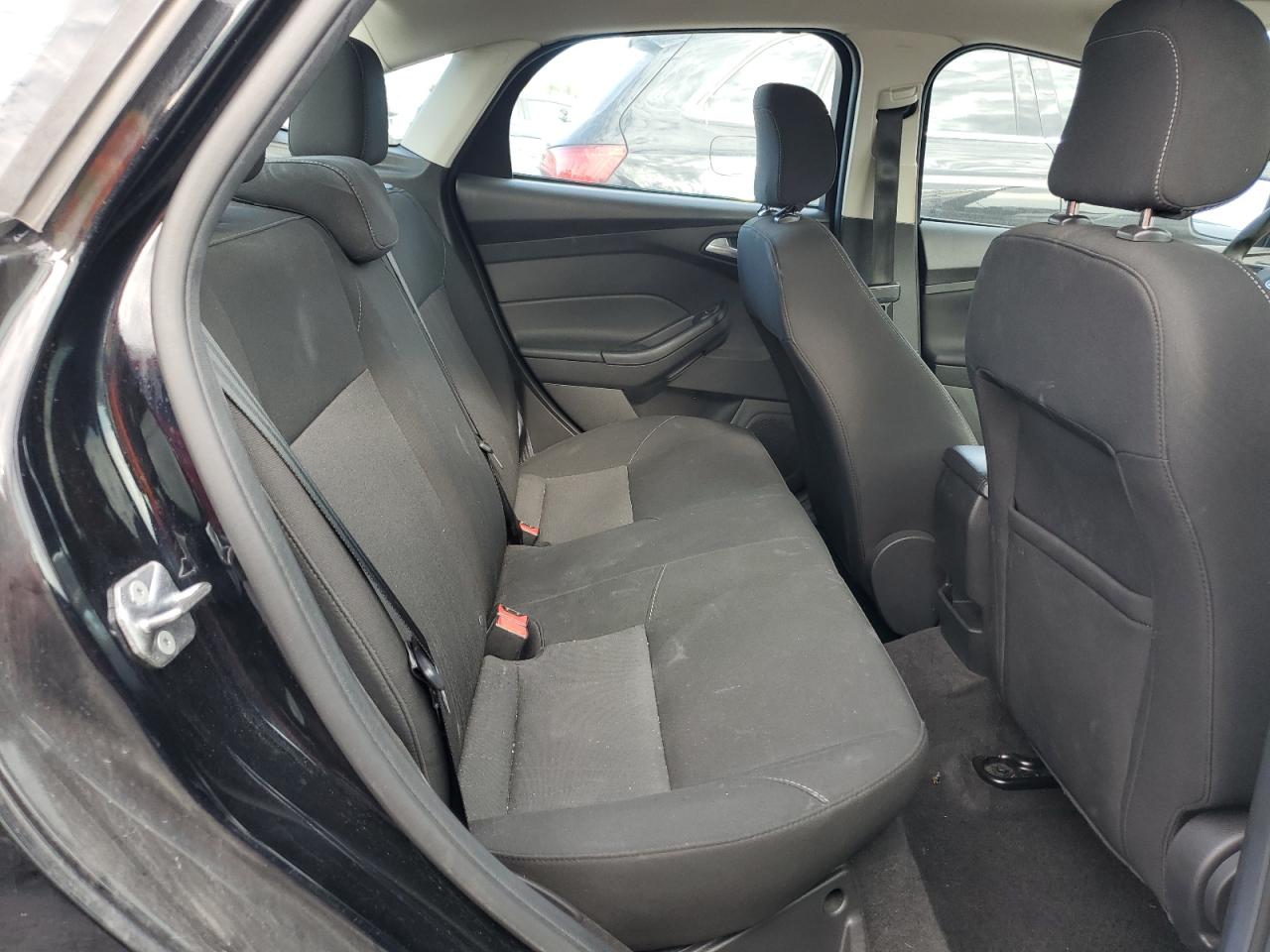 2018 FORD FOCUS SE photo 28