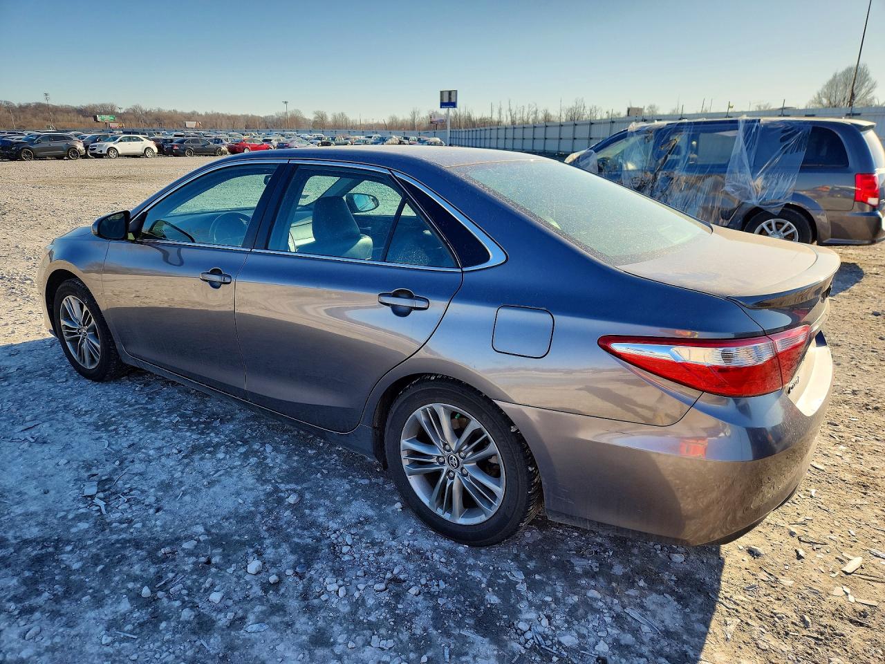 2017 TOYOTA CAMRY SE photo 4