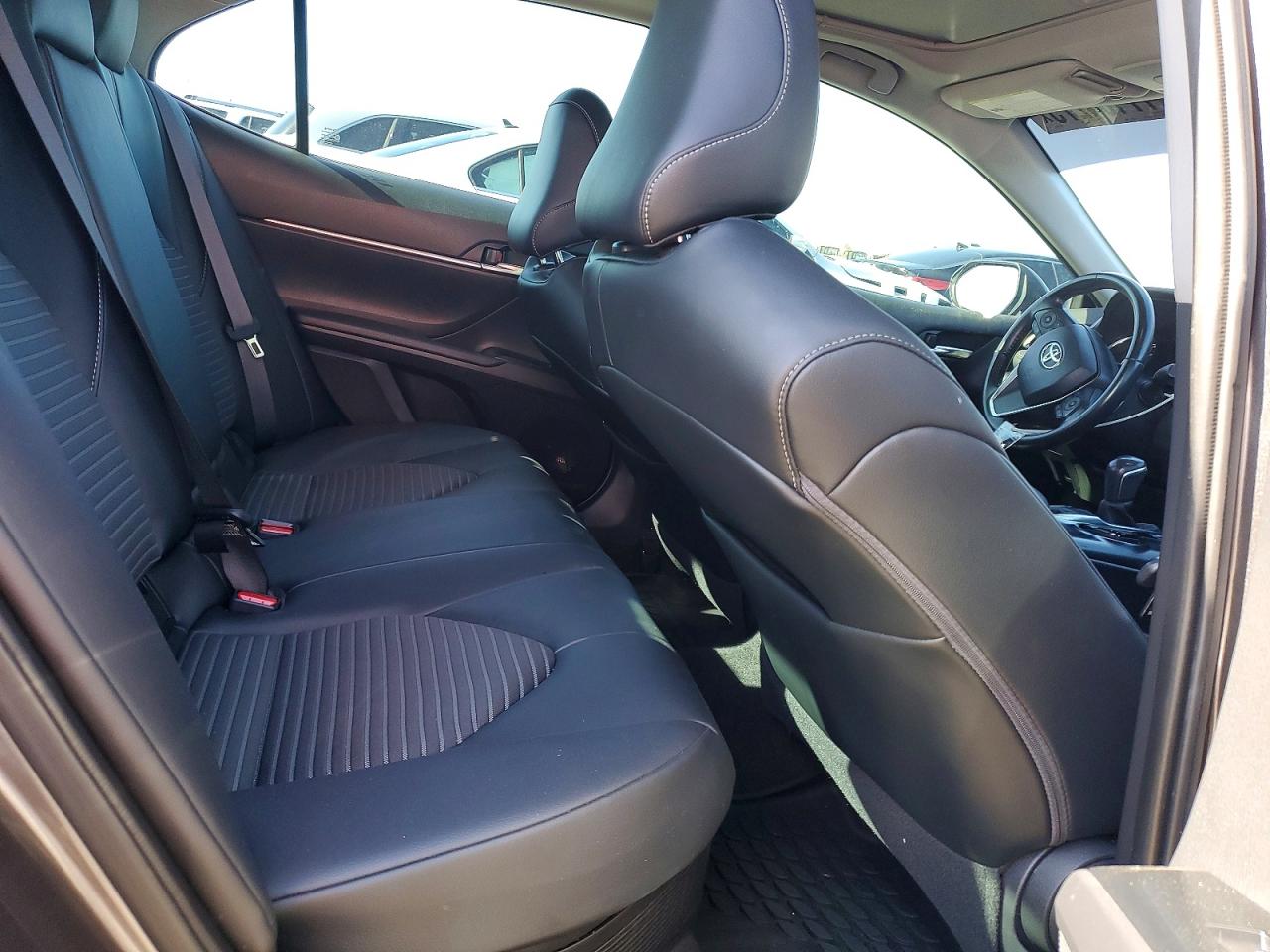 2020 TOYOTA CAMRY SE photo 10