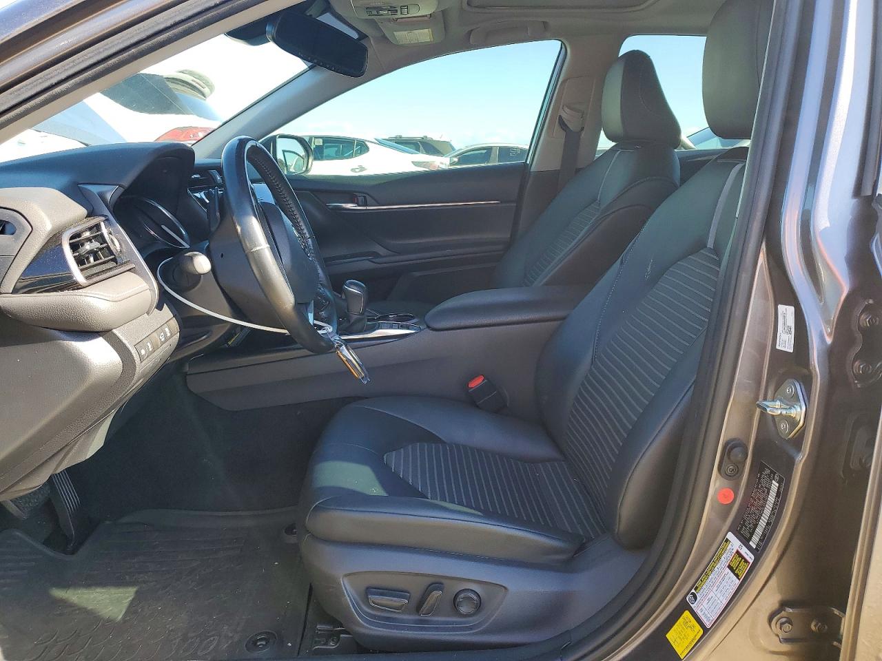 2020 TOYOTA CAMRY SE photo 7
