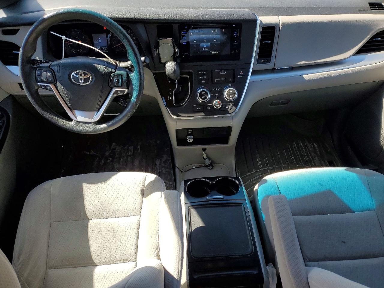 2015 TOYOTA SIENNA LE photo 8