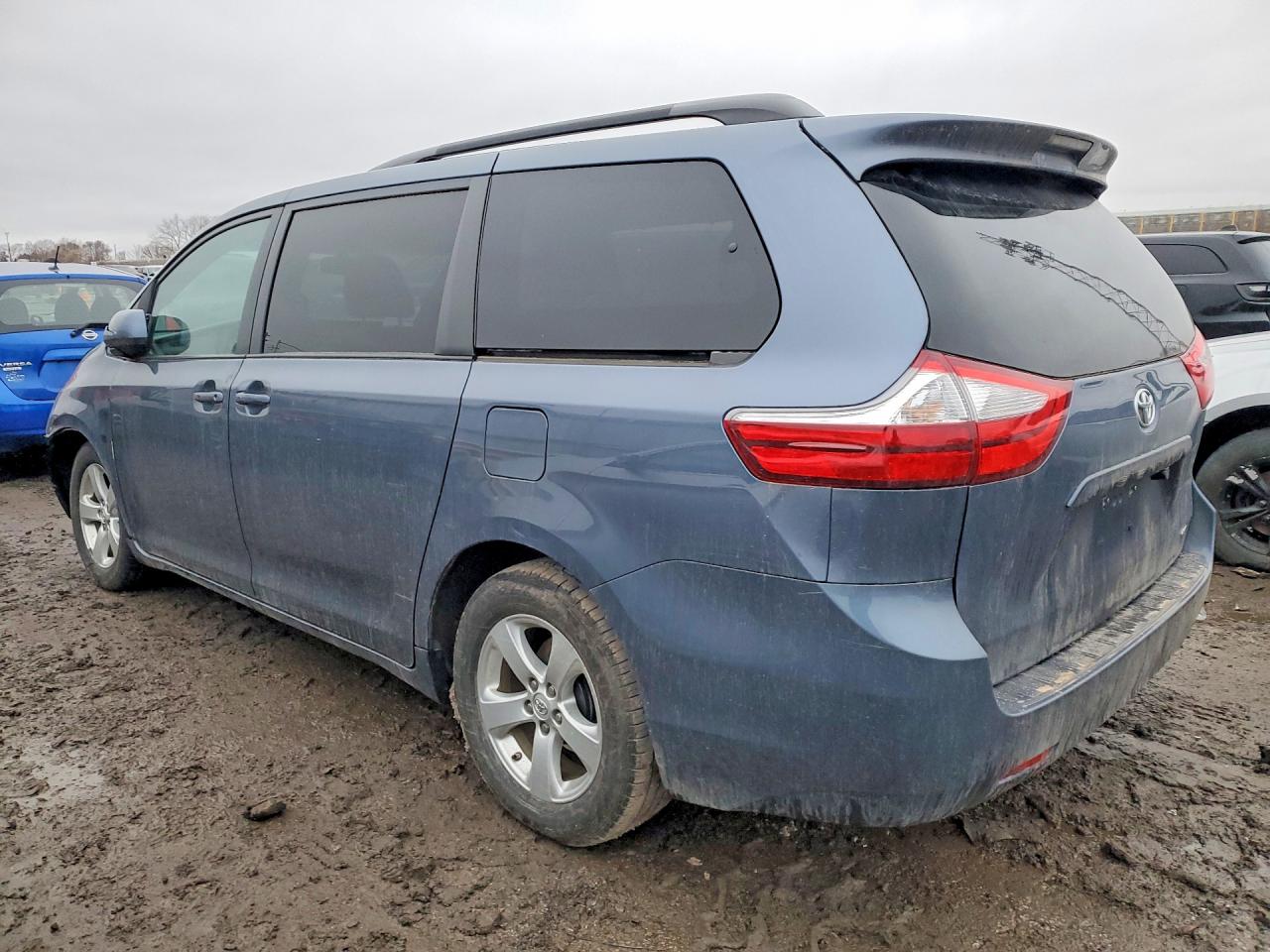 2015 TOYOTA SIENNA LE photo 2