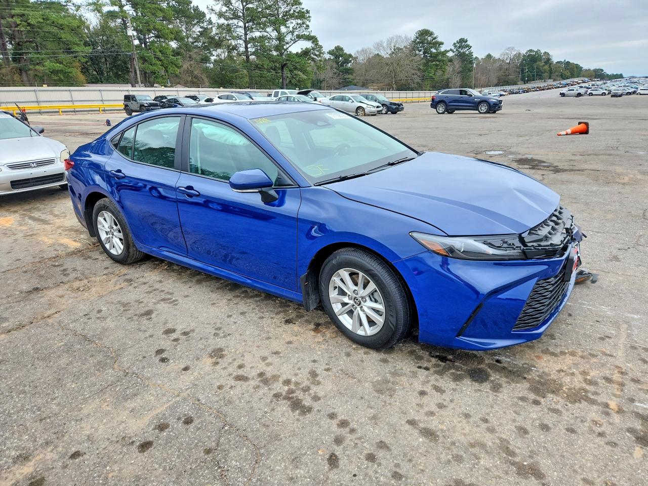 2025 TOYOTA CAMRY LE photo 4