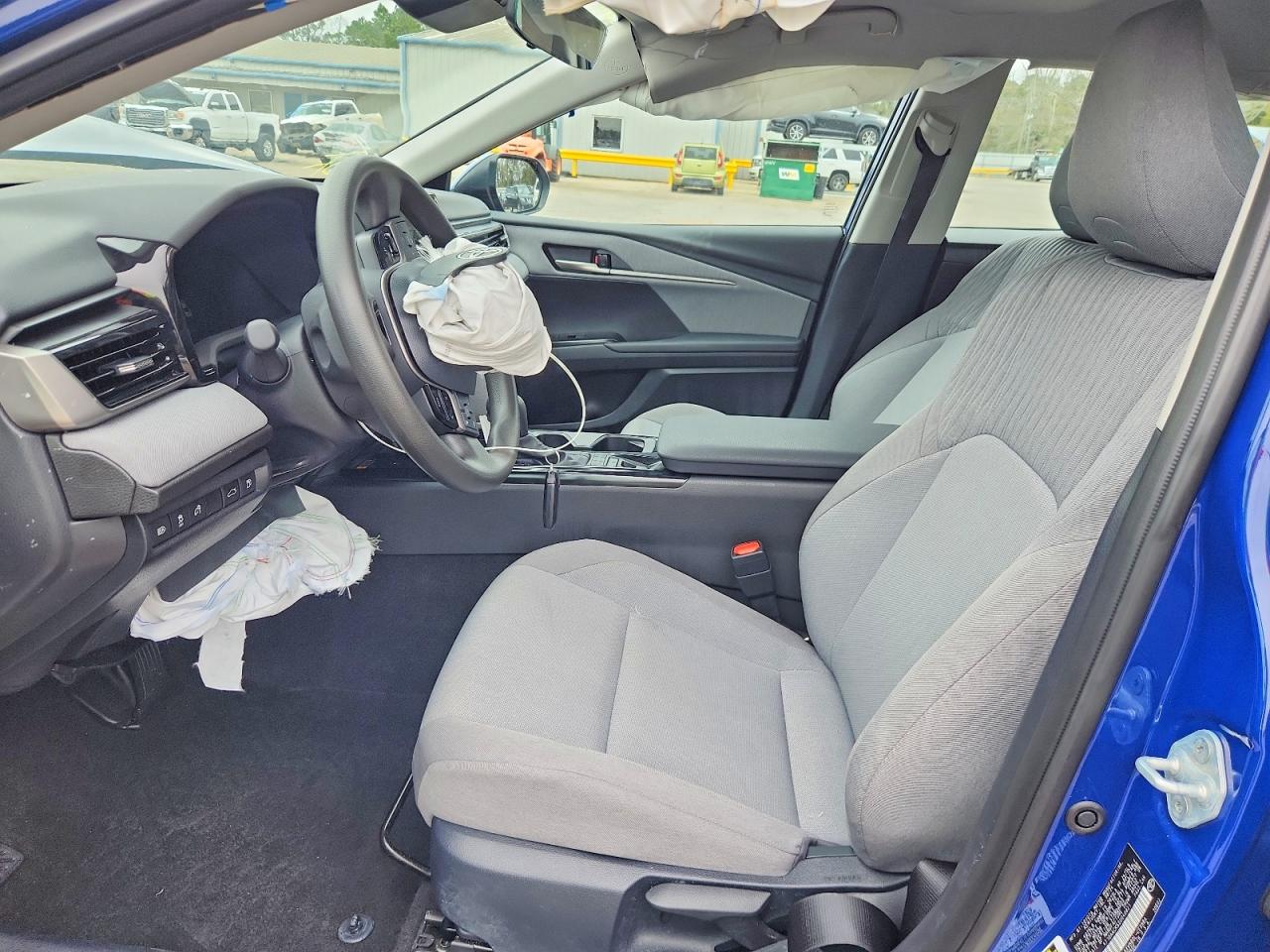 2025 TOYOTA CAMRY LE photo 7