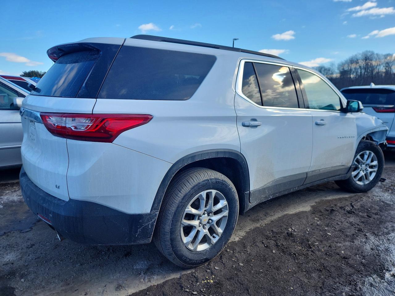 2019 CHEVROLET TRAVERSE LT photo 3