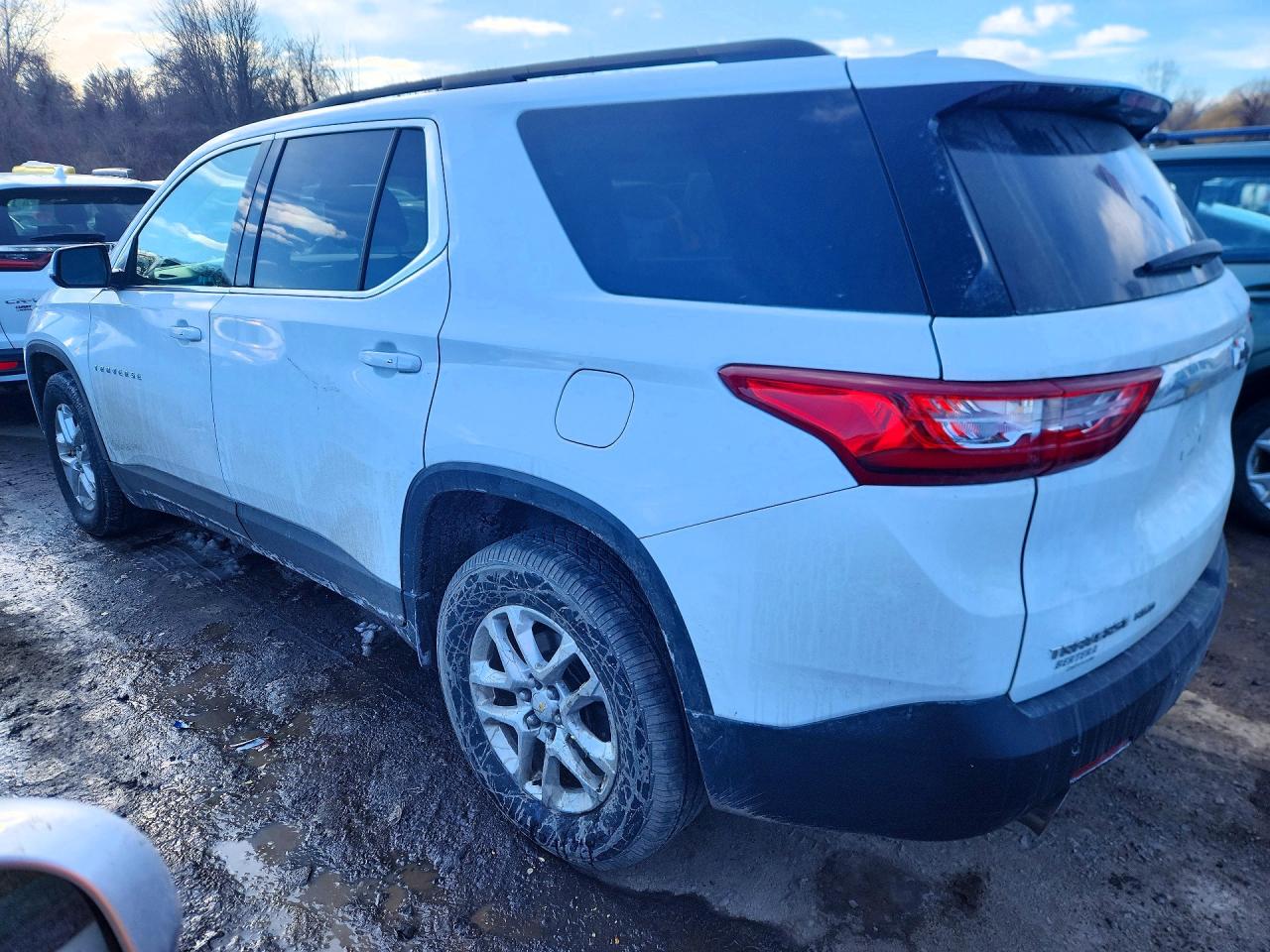 2019 CHEVROLET TRAVERSE LT photo 2