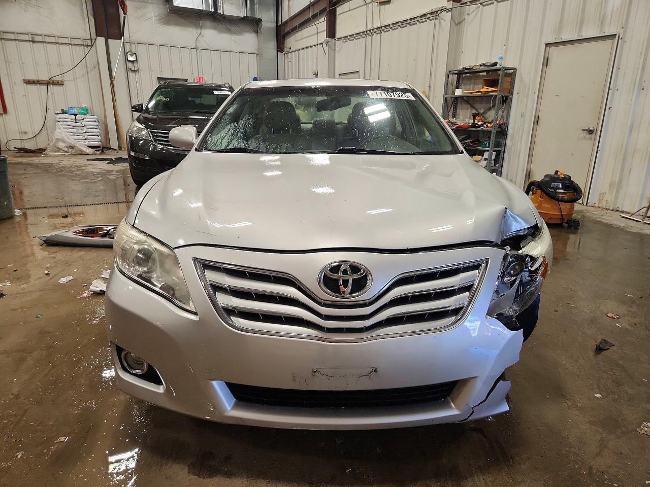 2010 TOYOTA CAMRY XLE V6 photo 9