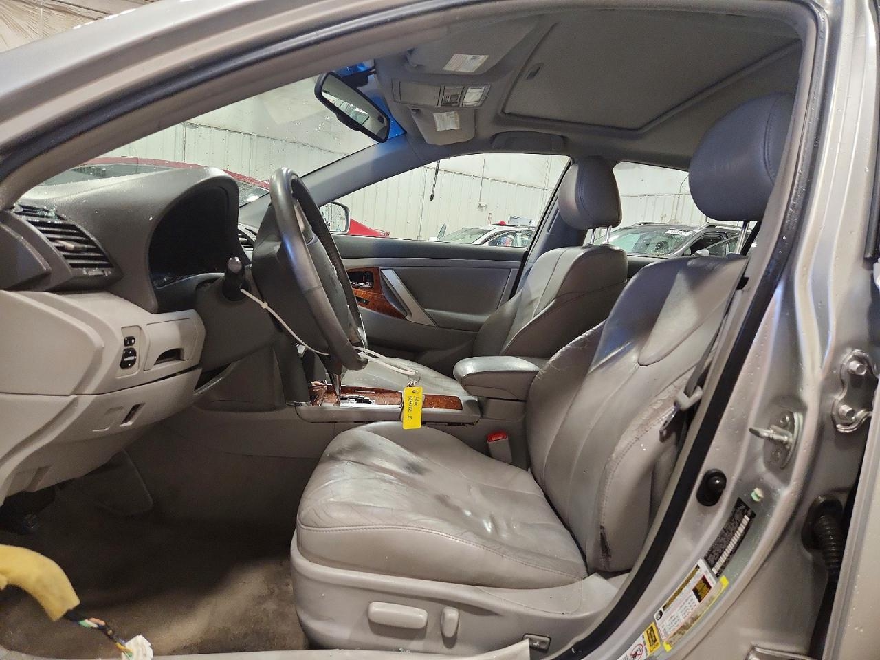 2010 TOYOTA CAMRY XLE V6 photo 13