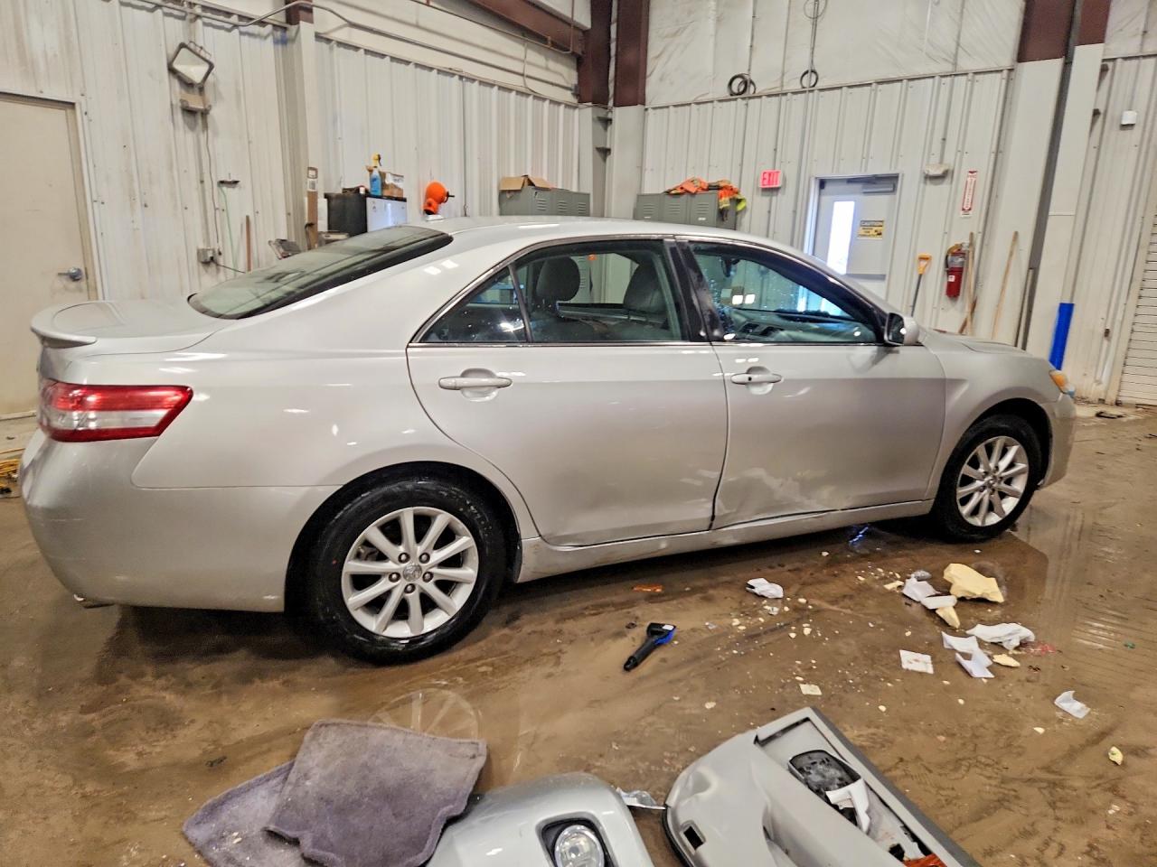 2010 TOYOTA CAMRY XLE V6 photo 5