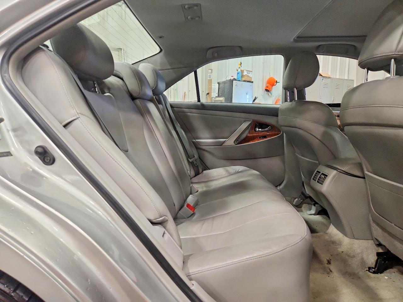 2010 TOYOTA CAMRY XLE V6 photo 19
