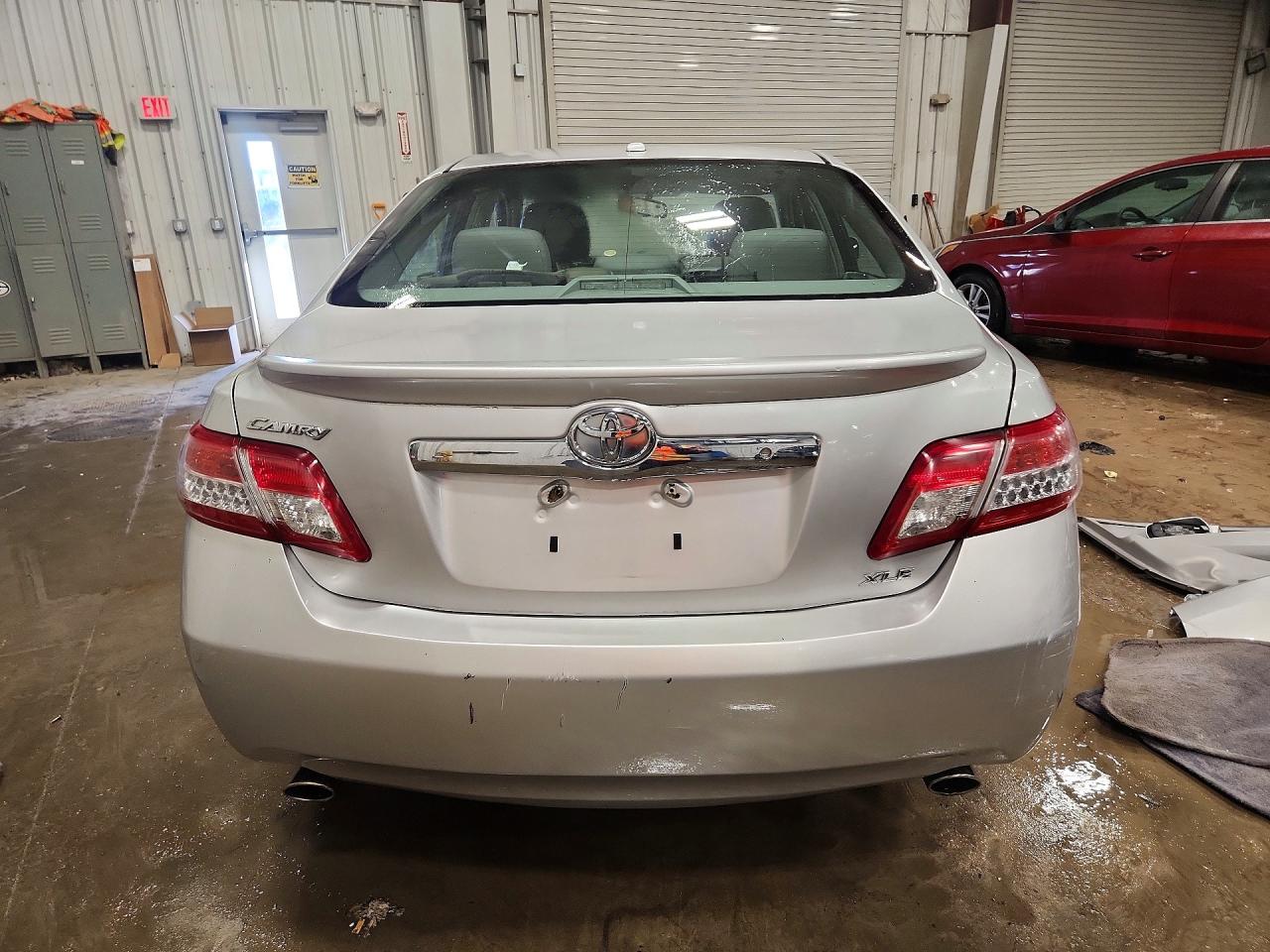 2010 TOYOTA CAMRY XLE V6 photo 11
