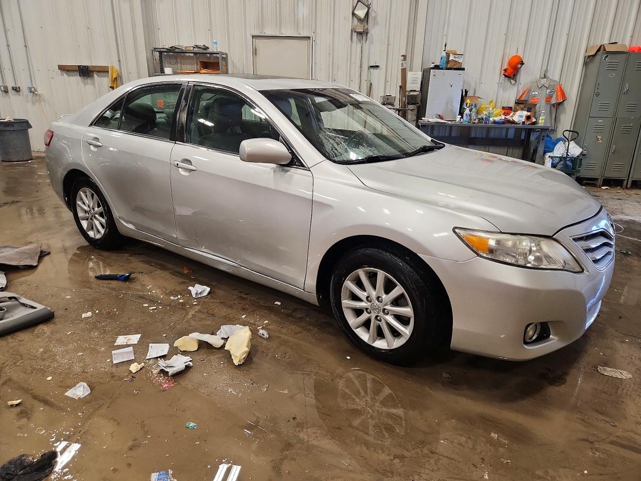 2010 TOYOTA CAMRY XLE V6 photo 7