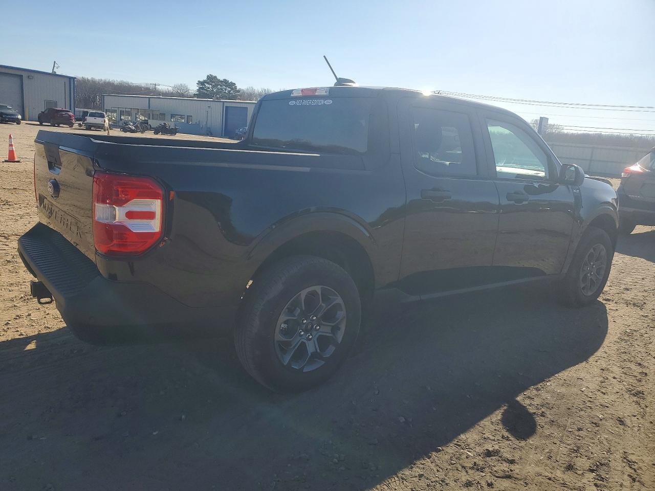 2025 FORD MAVERICK XLT photo 3