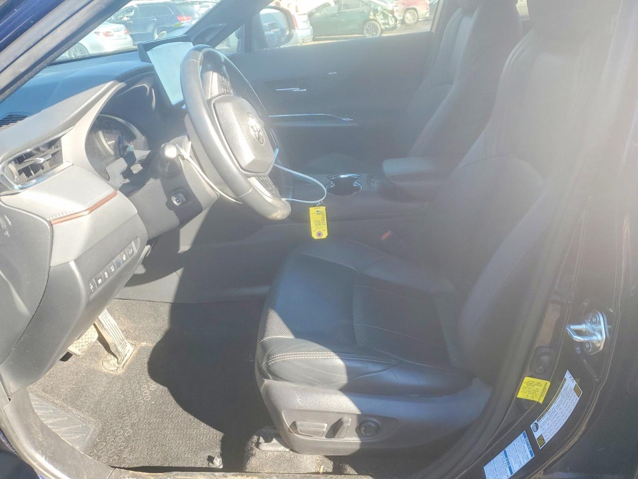 2021 TOYOTA VENZA LE photo 13
