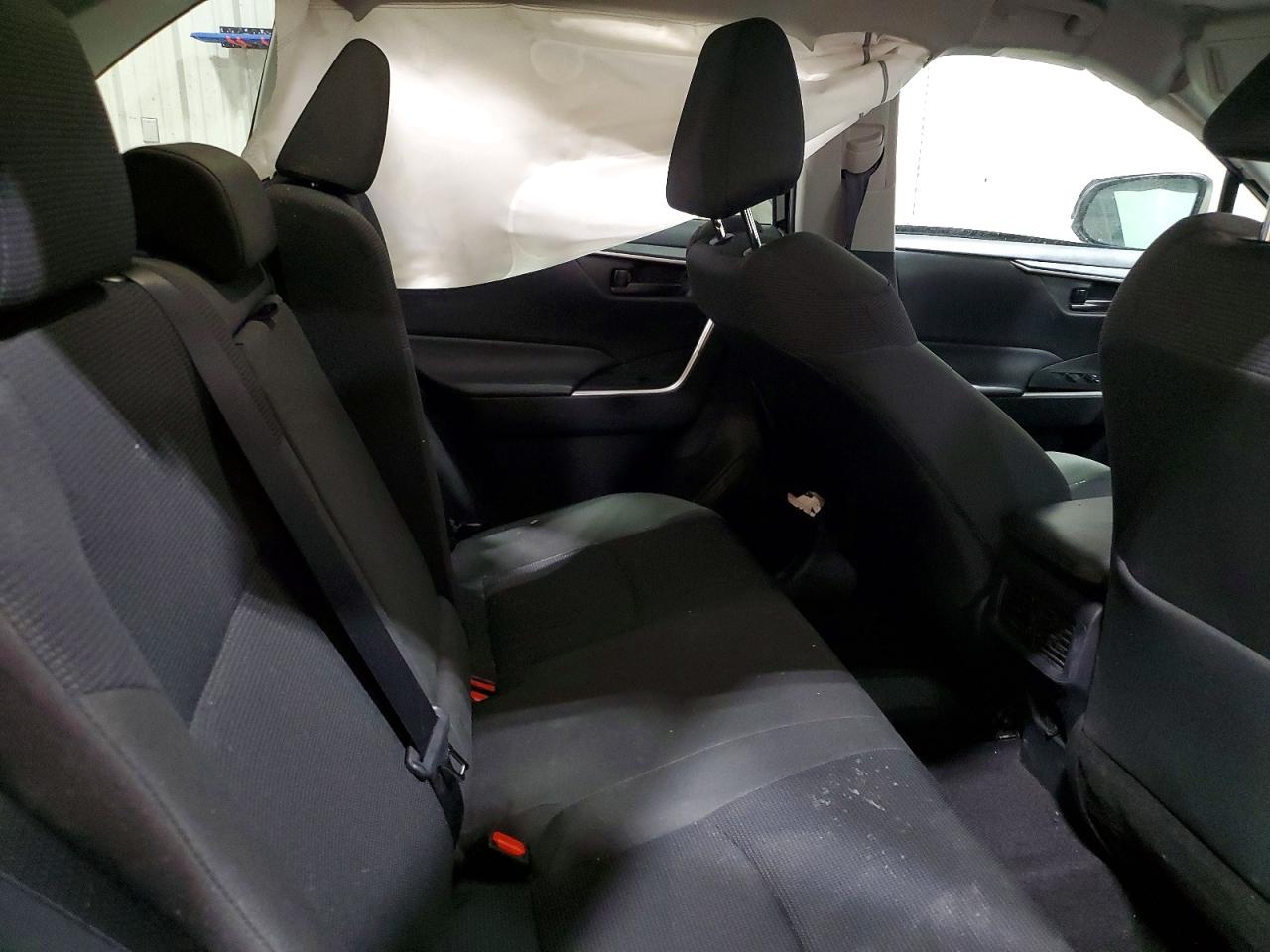 2025 TOYOTA RAV4 LE photo 31