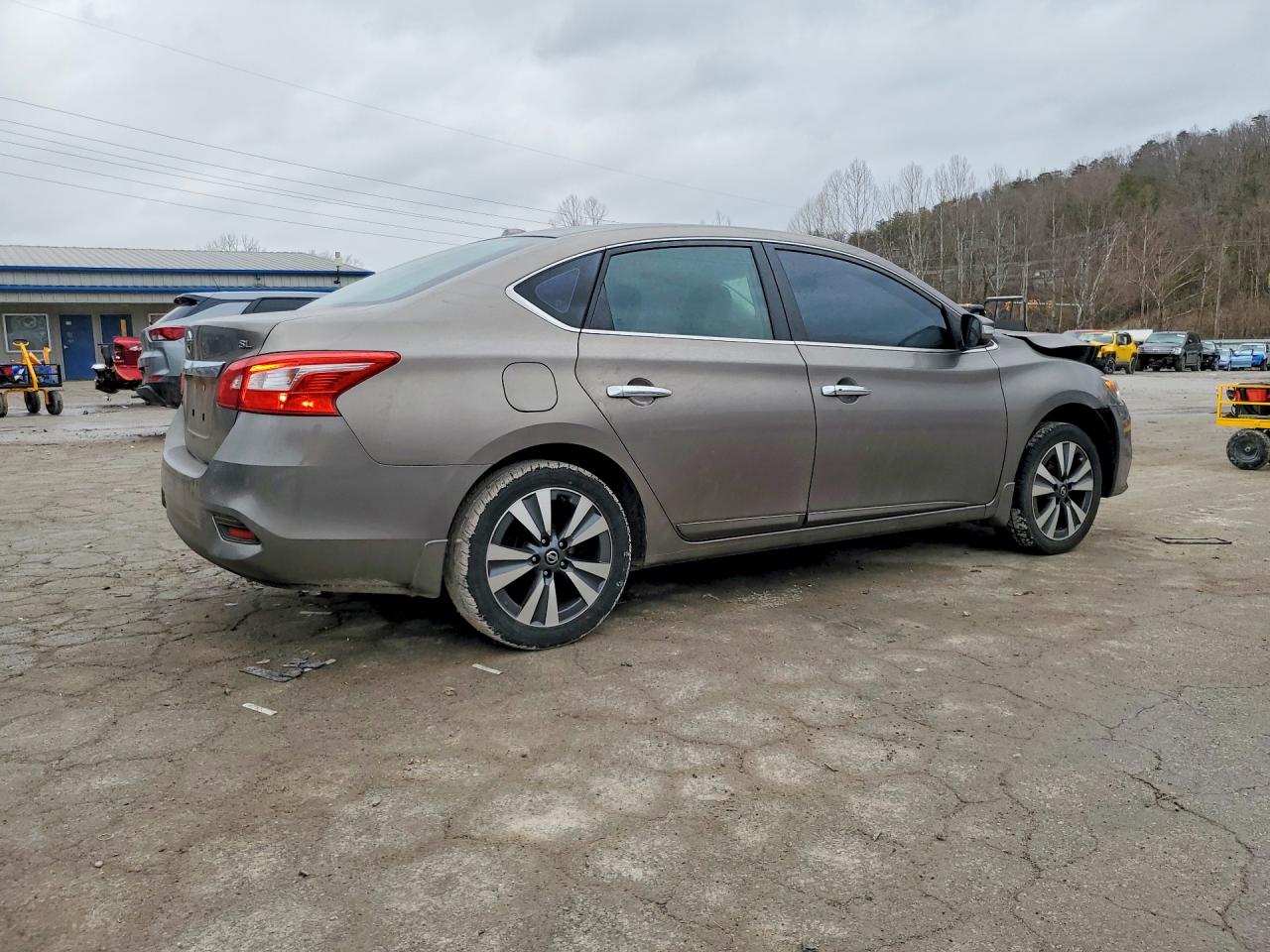 2016 NISSAN SENTRA S photo 5