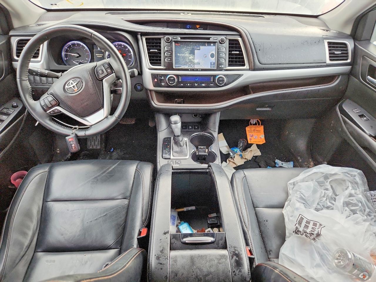2016 TOYOTA HIGHLANDER XLE photo 8