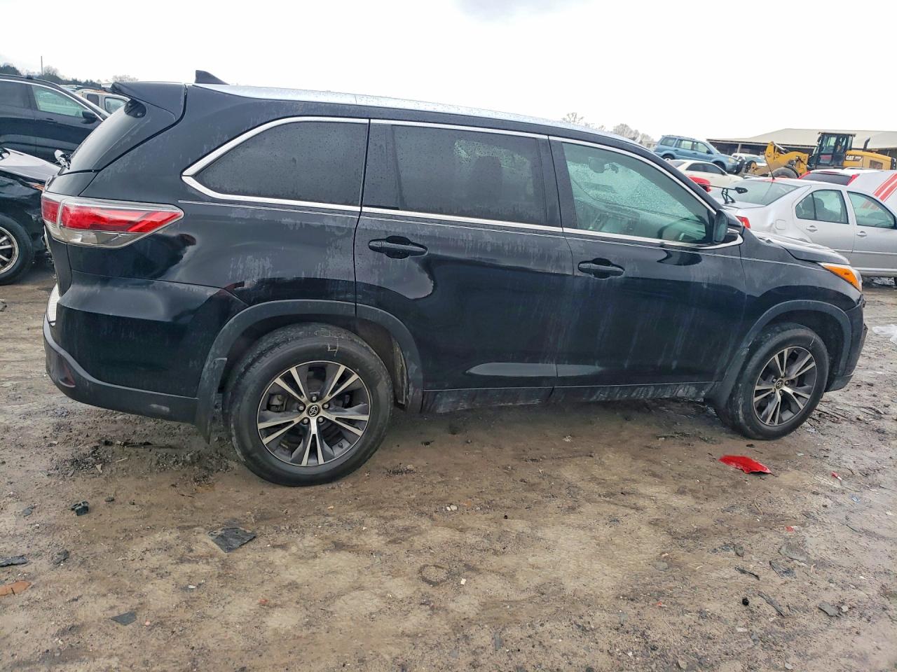 2016 TOYOTA HIGHLANDER XLE photo 3