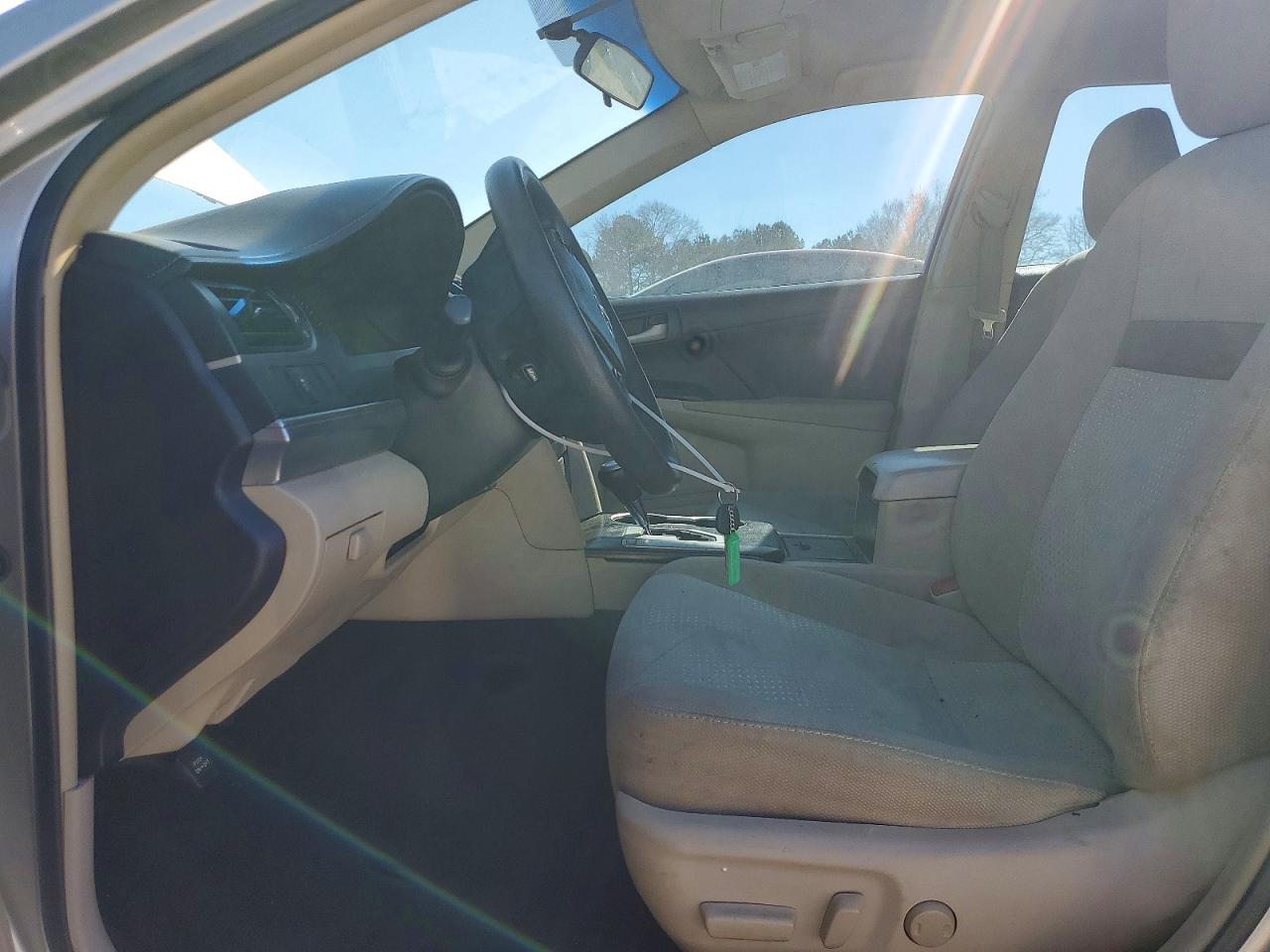 2014 TOYOTA CAMRY L photo 7