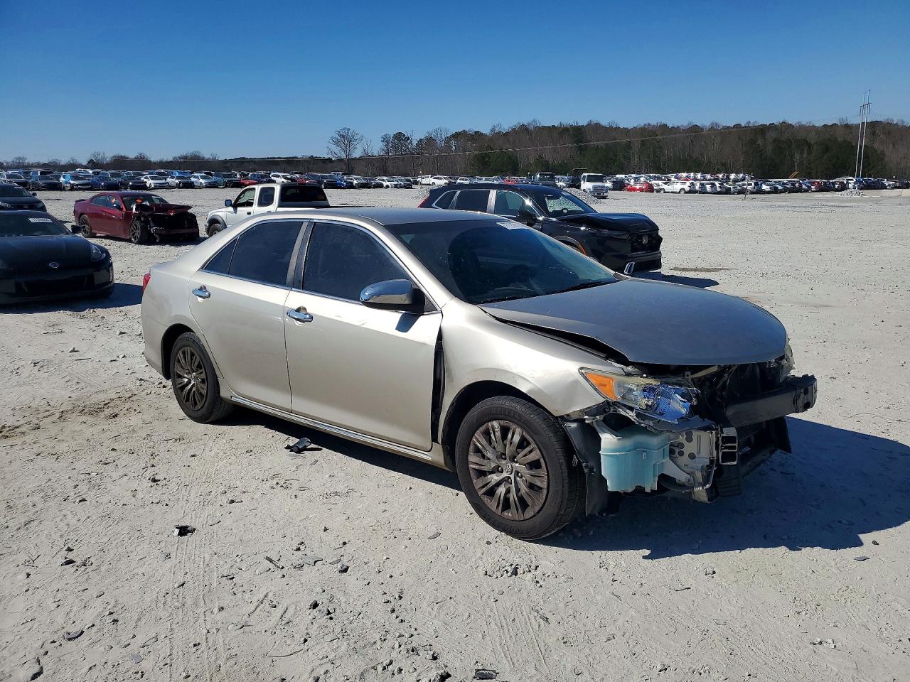 2014 TOYOTA CAMRY L photo 4