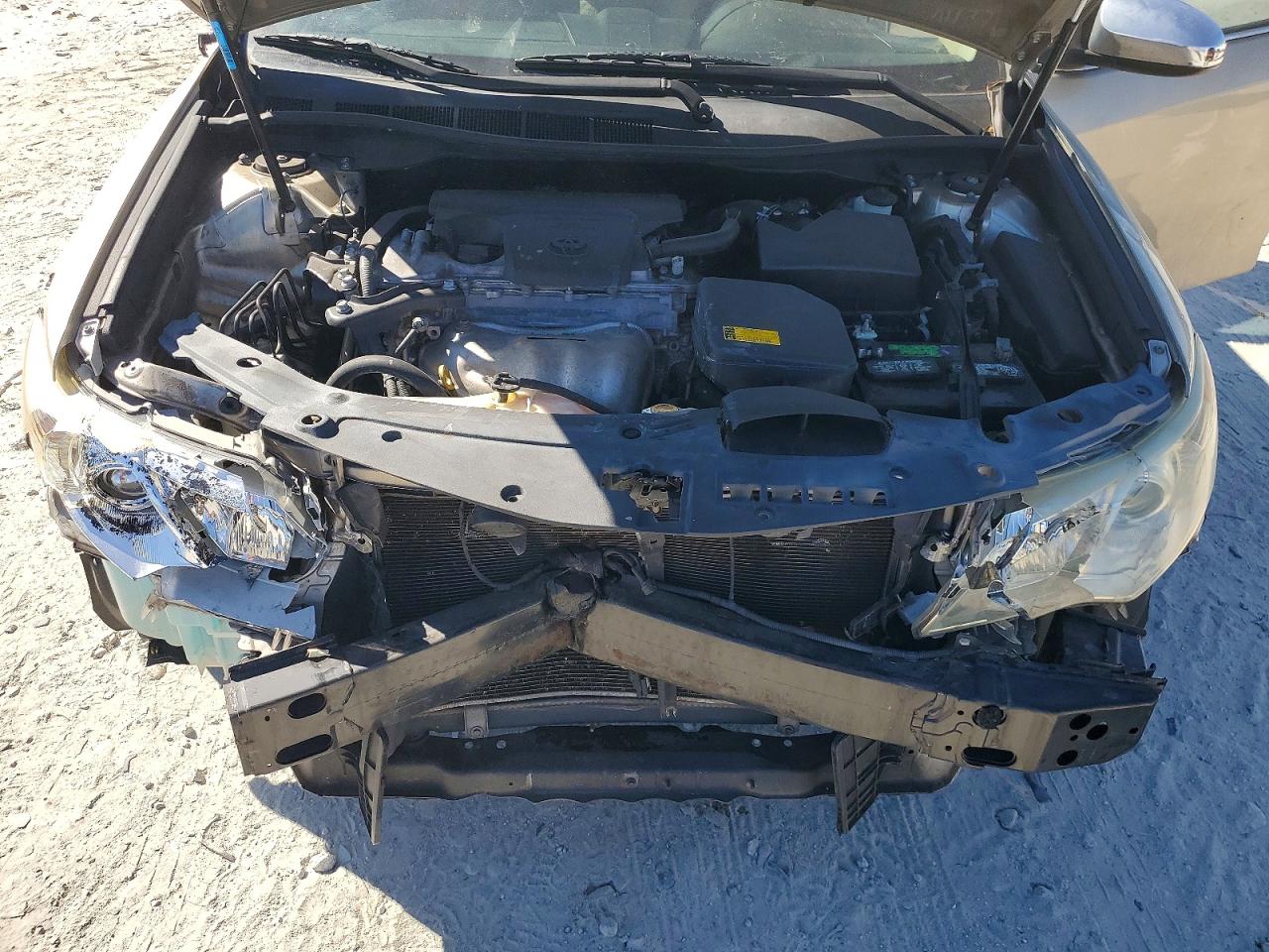 2014 TOYOTA CAMRY L photo 11