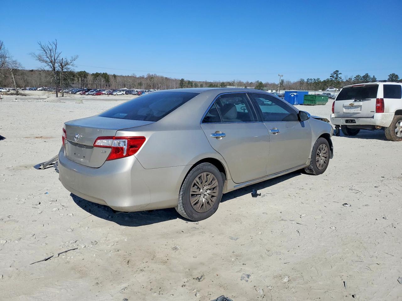 2014 TOYOTA CAMRY L photo 3