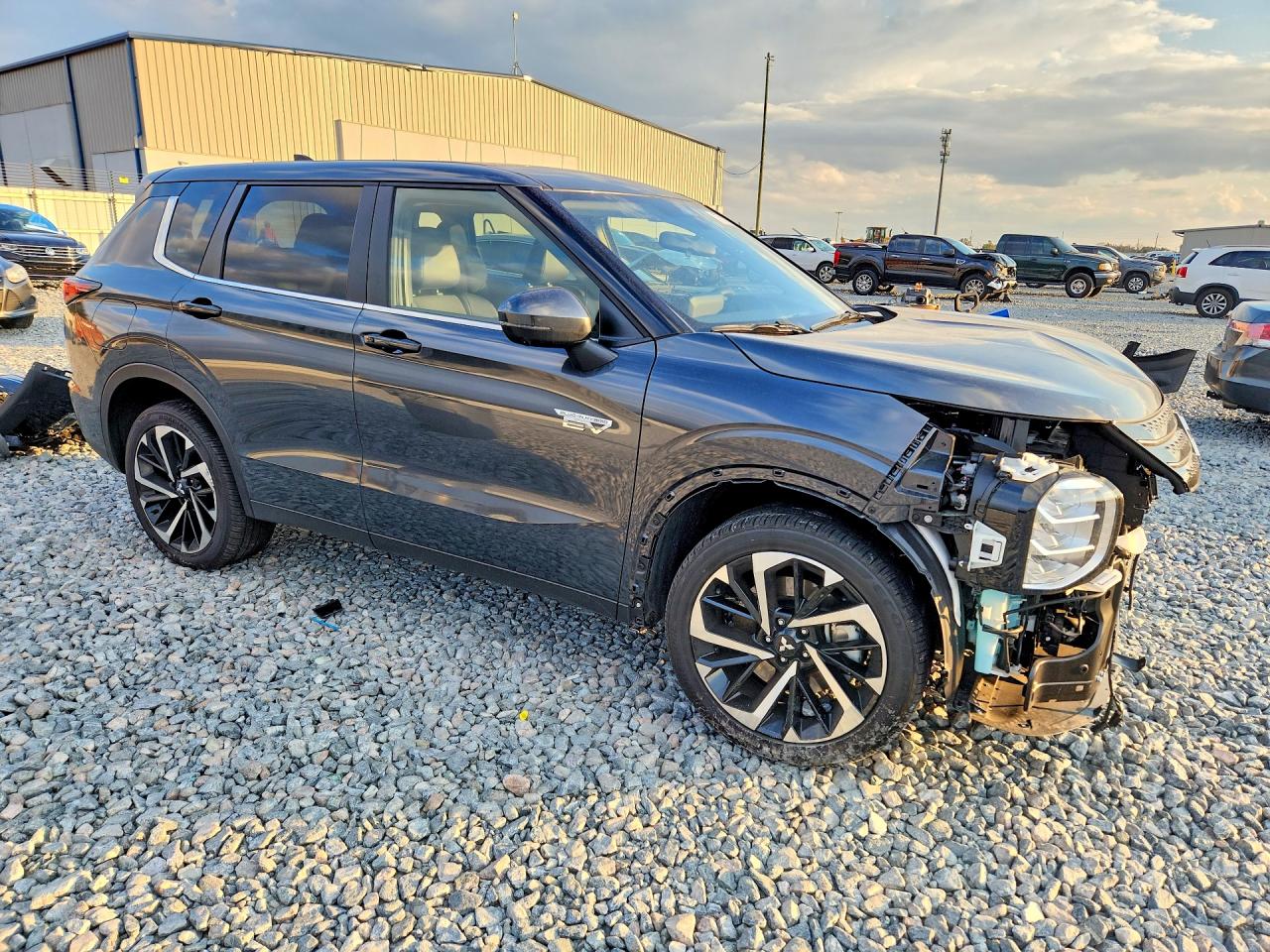 2025 MITSUBISHI OUTLANDER SE photo 4