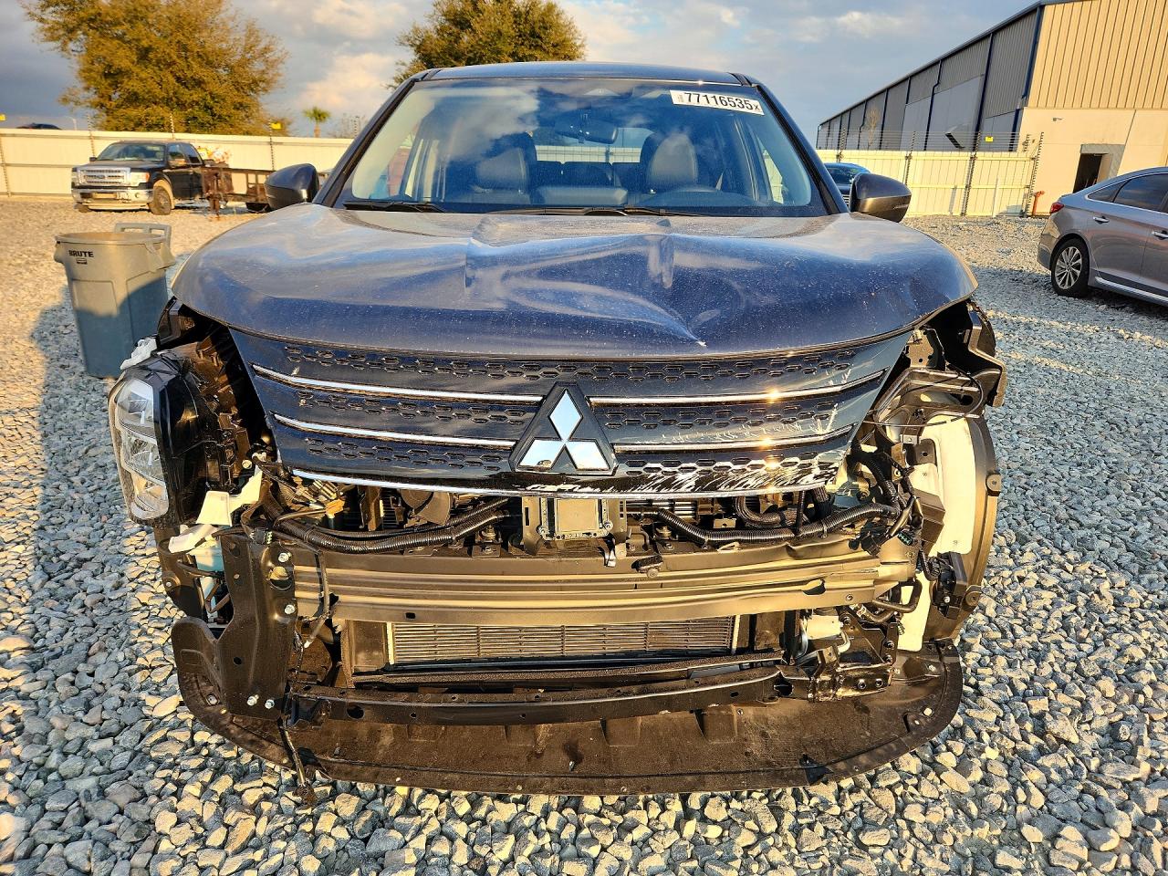 2025 MITSUBISHI OUTLANDER SE photo 5