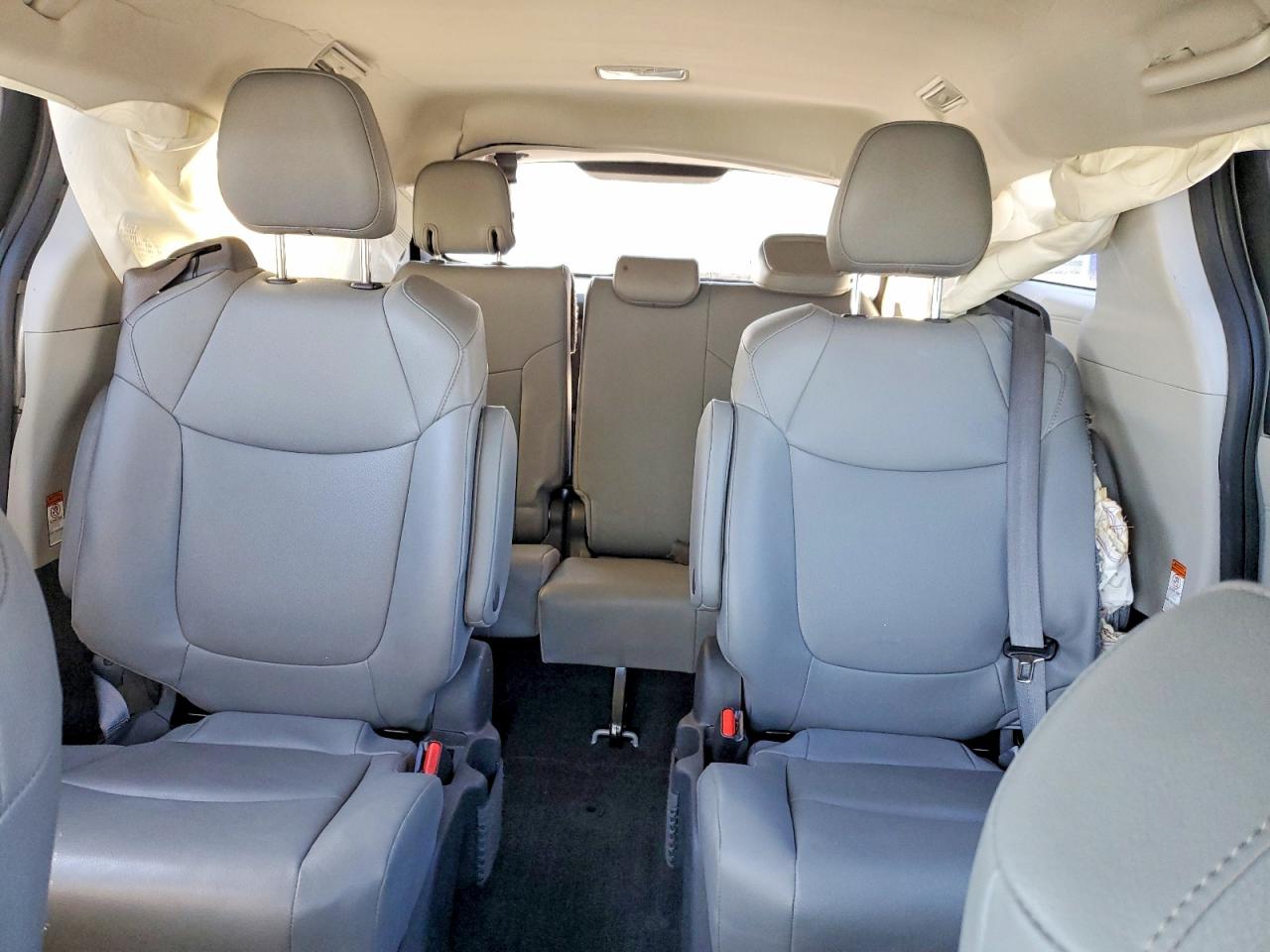 2022 TOYOTA SIENNA XLE photo 19