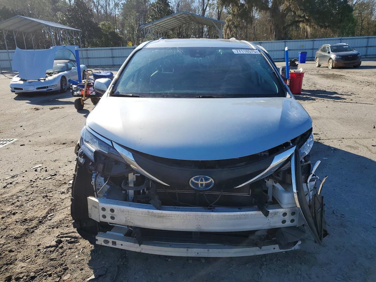 2022 TOYOTA SIENNA XLE photo 9