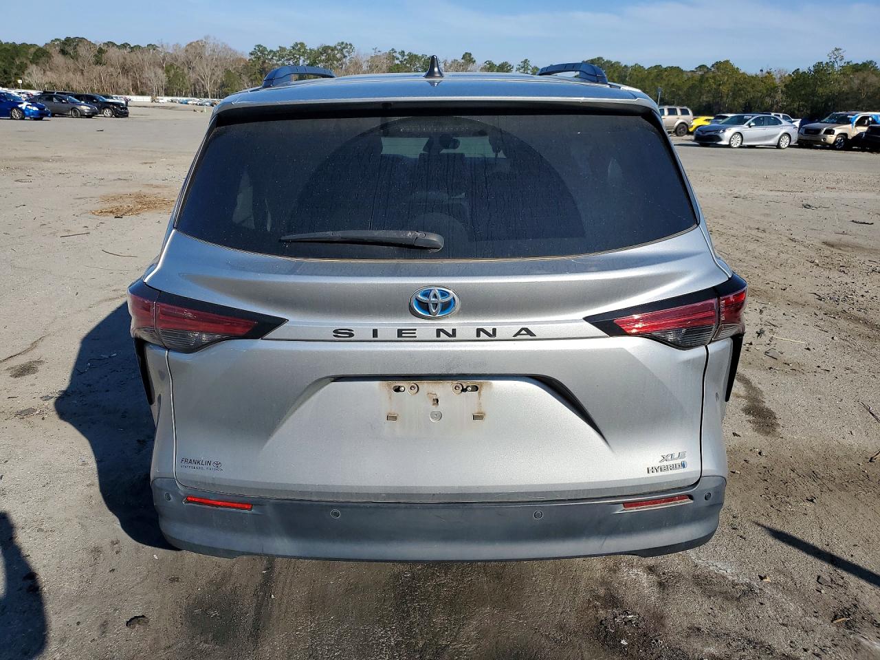2022 TOYOTA SIENNA XLE photo 11