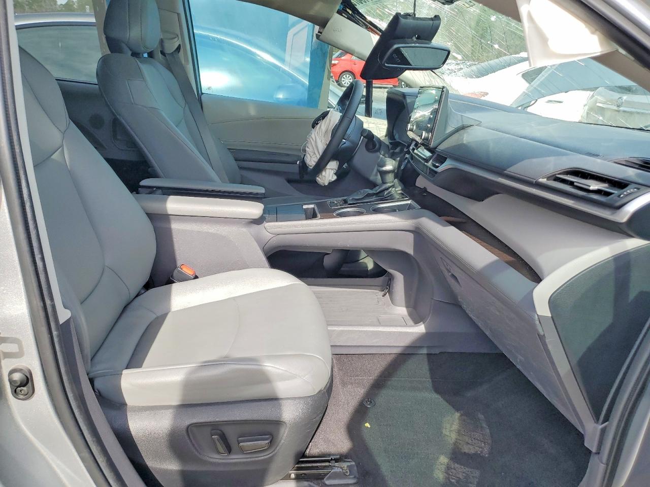 2022 TOYOTA SIENNA XLE photo 13