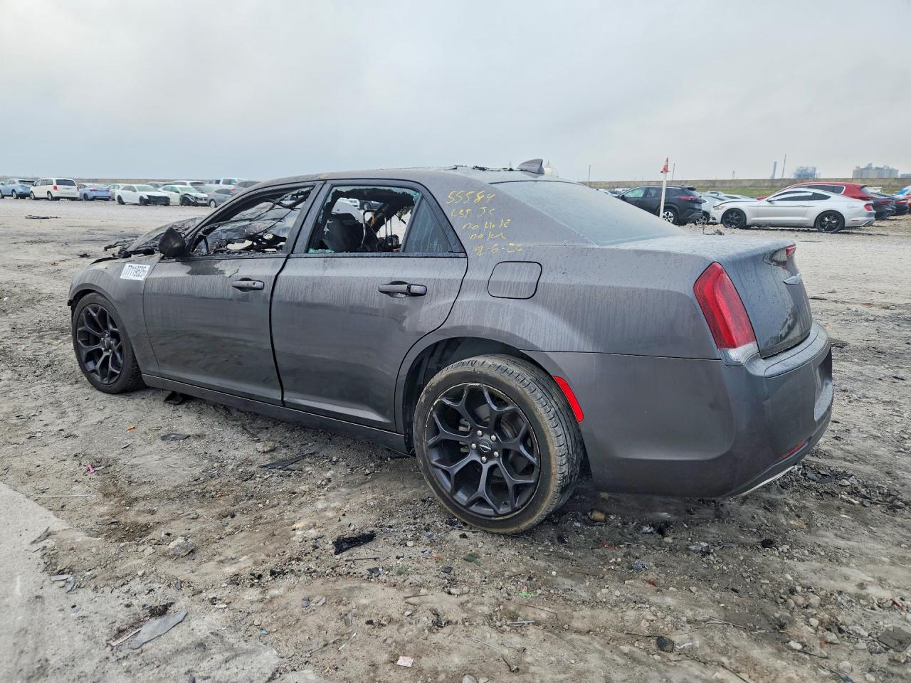 2019 CHRYSLER 300 S photo 2