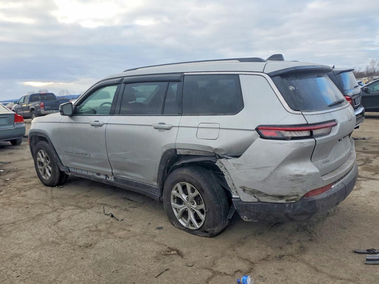 2023 JEEP GRAND CHEROKEE L LIMITED photo 3