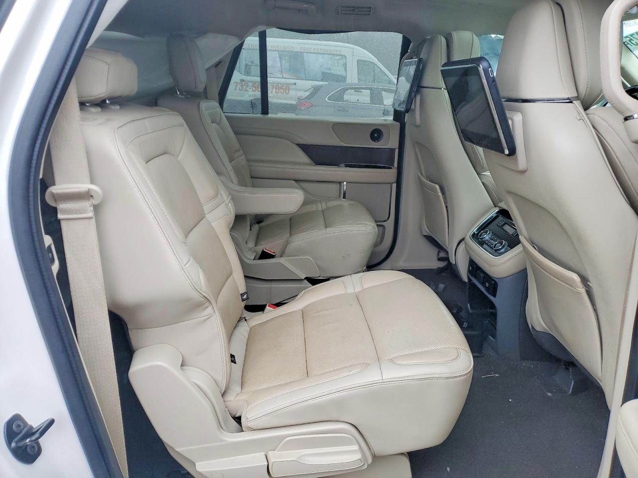2018 LINCOLN NAVIGATOR L RESERVE photo 19