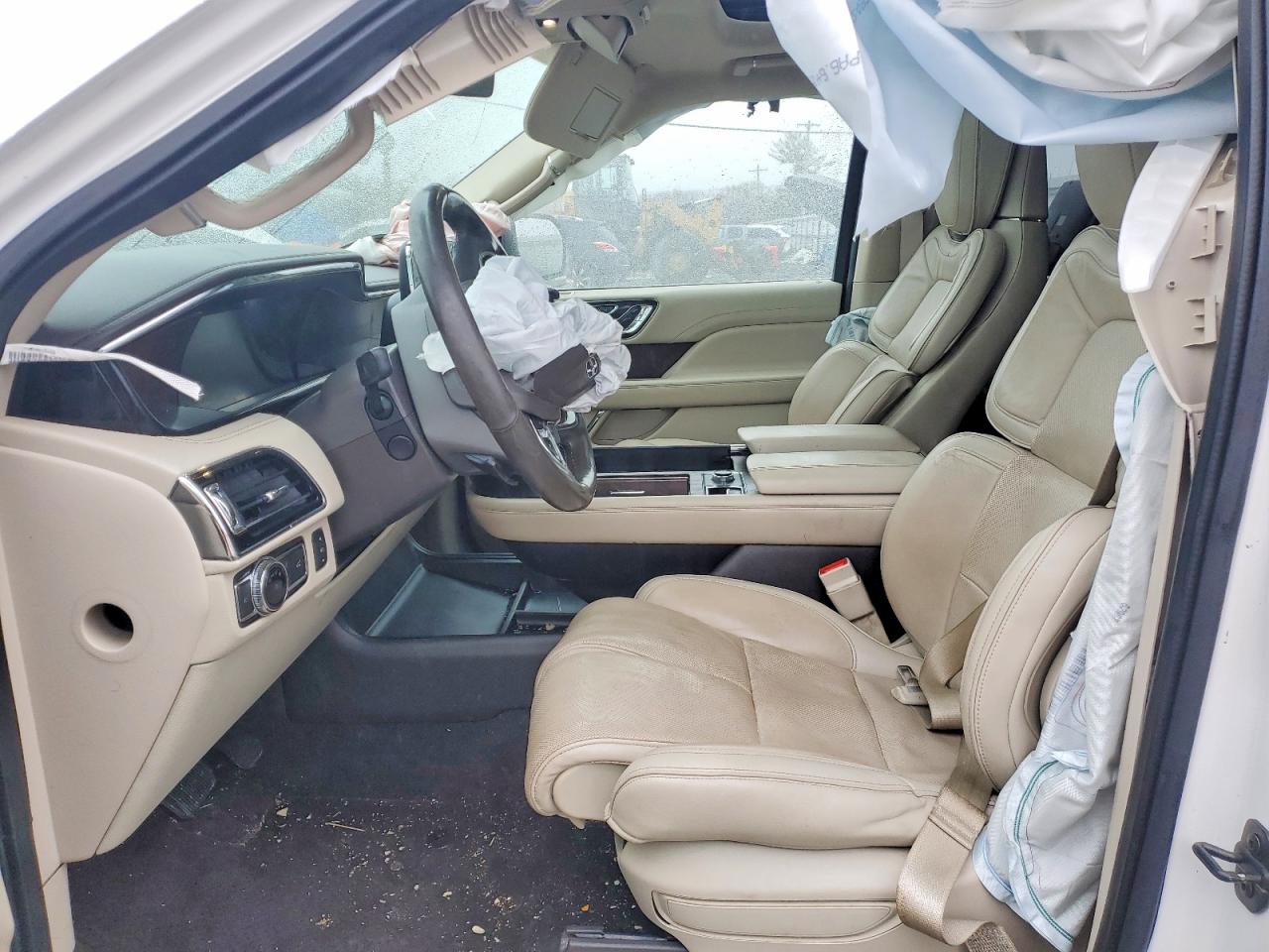 2018 LINCOLN NAVIGATOR L RESERVE photo 13