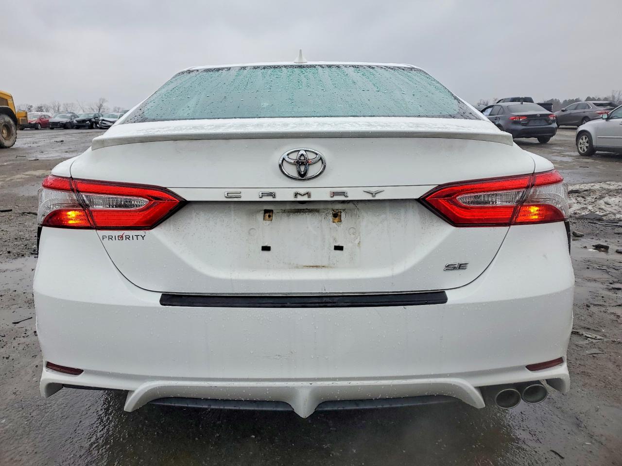 2019 TOYOTA CAMRY SE photo 11