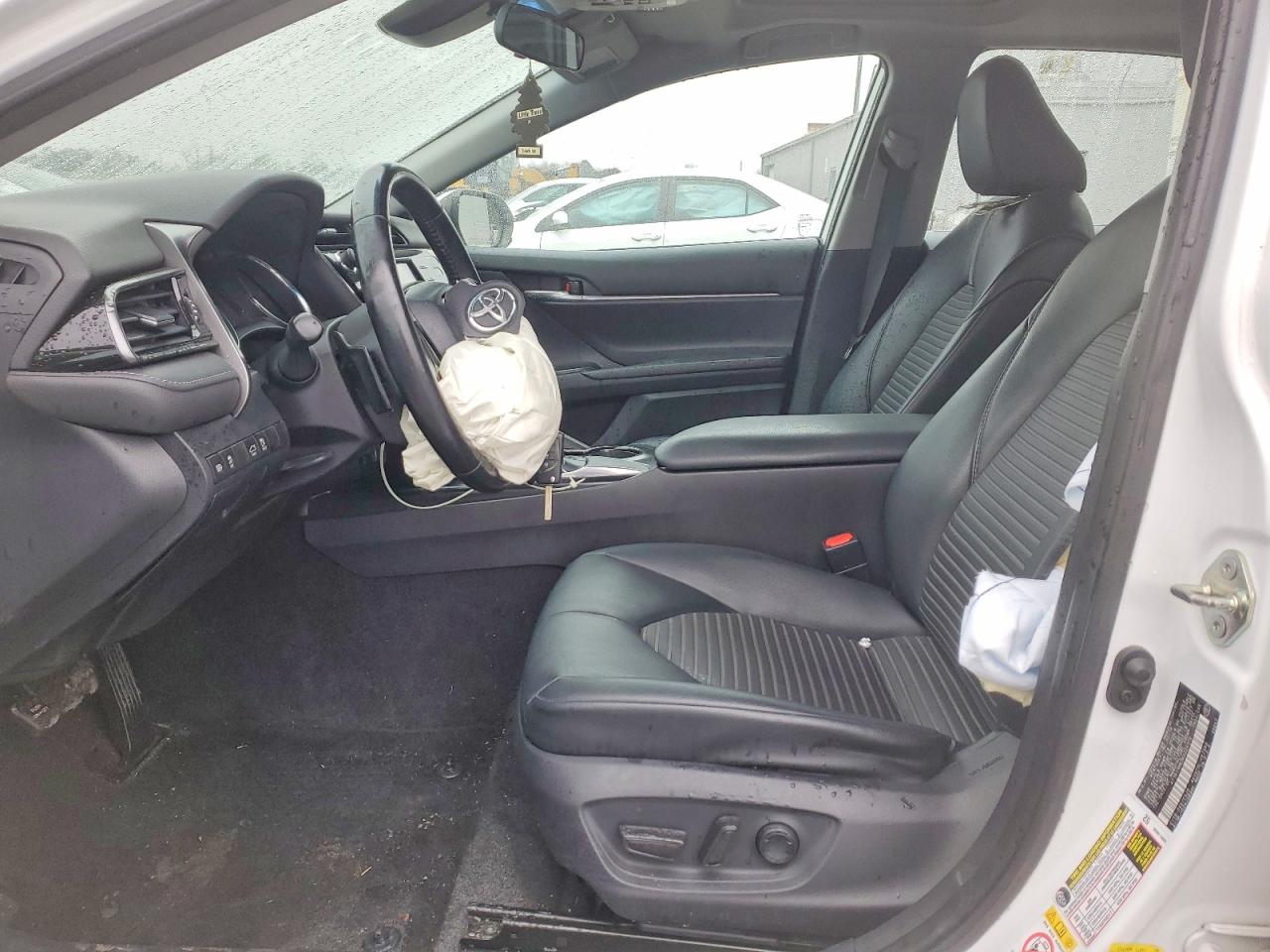 2019 TOYOTA CAMRY SE photo 13
