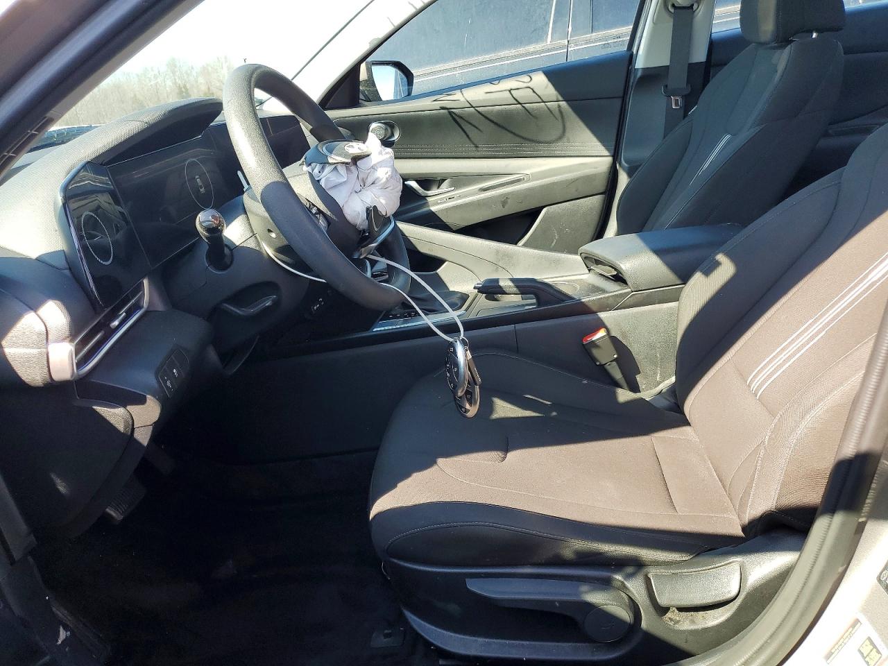 2024 HYUNDAI ELANTRA SEL photo 13