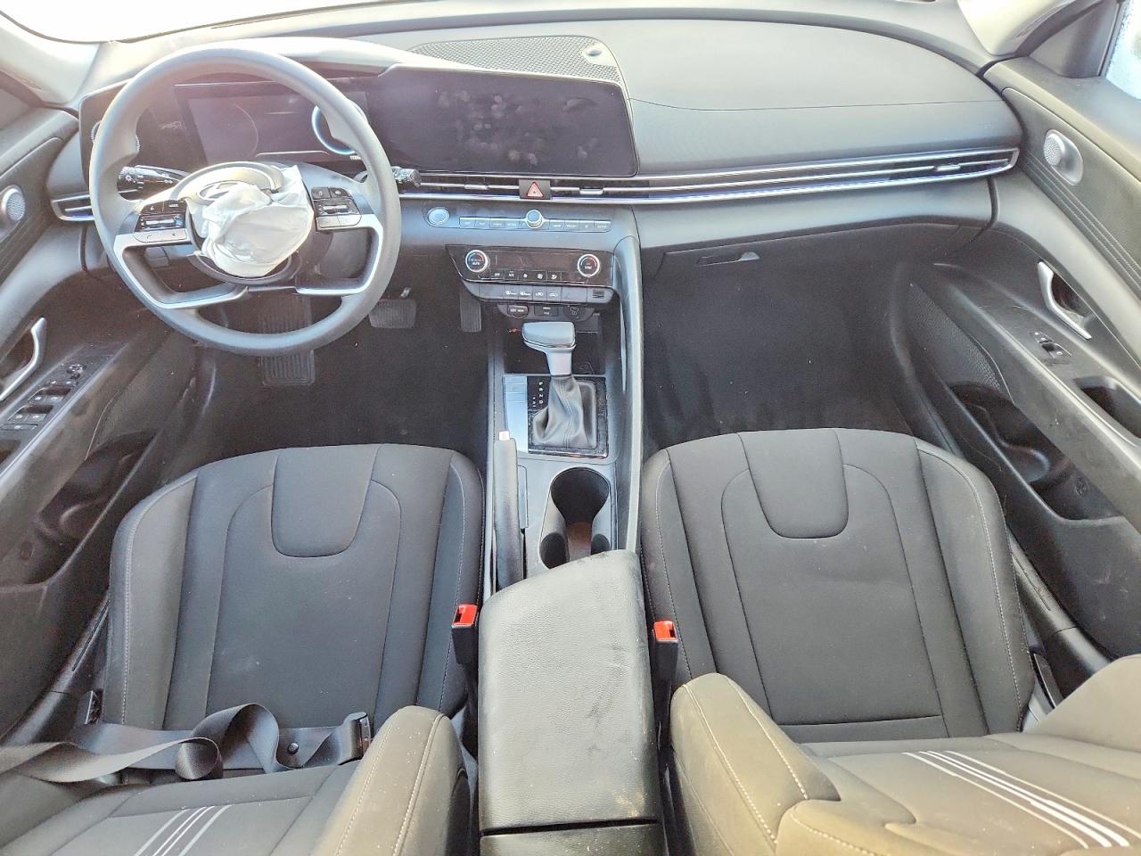 2024 HYUNDAI ELANTRA SEL photo 15